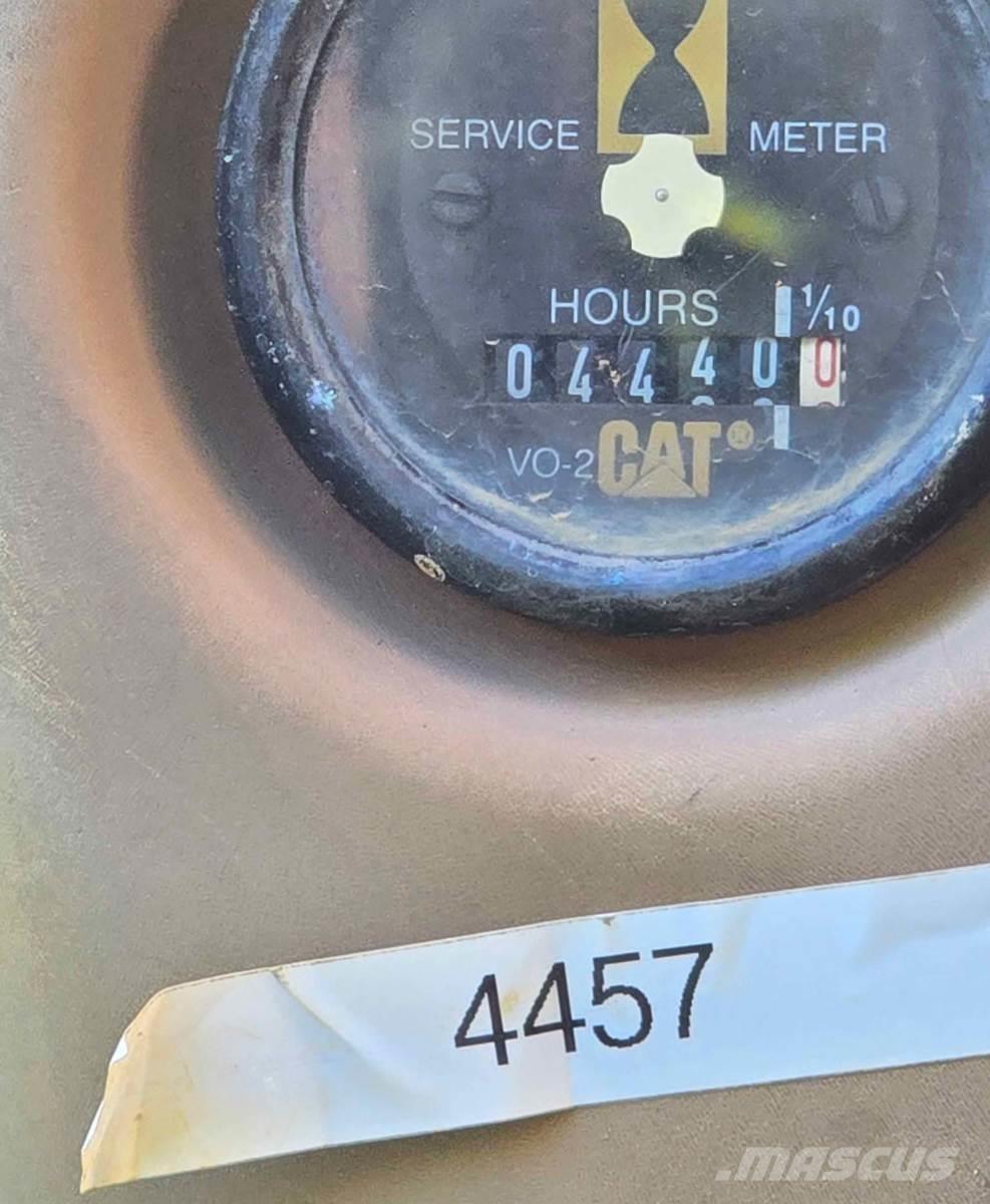 CAT 320L 履带挖掘机