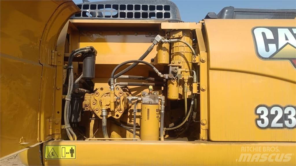 CAT 323D3 履带挖掘机