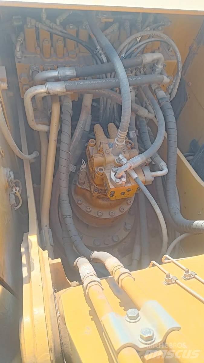 CAT 323D3 履带挖掘机