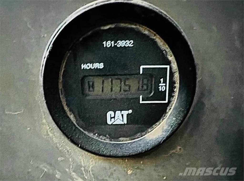 CAT 324DL 履带挖掘机