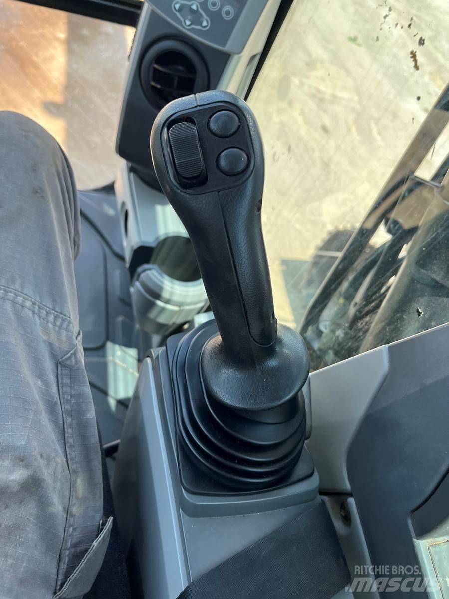 CAT 325FL 履带挖掘机