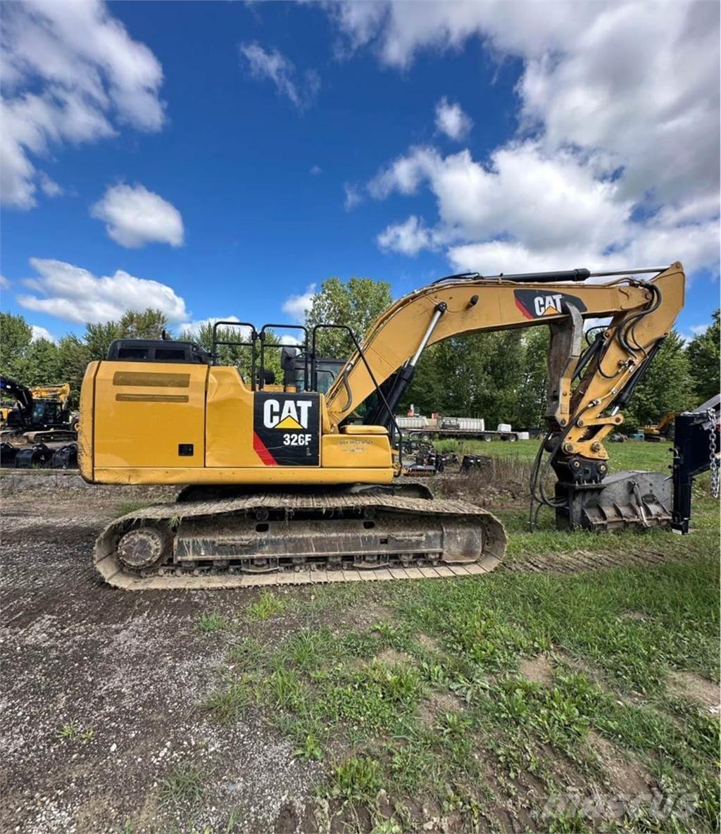 CAT 326FL 履带挖掘机
