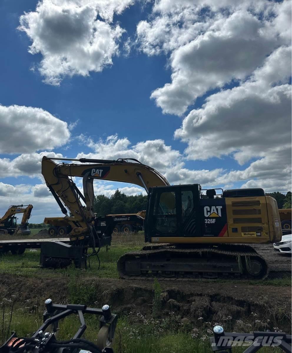 CAT 326FL 履带挖掘机