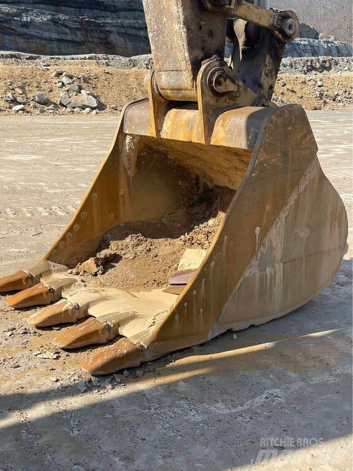 CAT 374DL 履带挖掘机