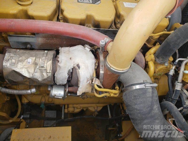 CAT 390FL 履带挖掘机