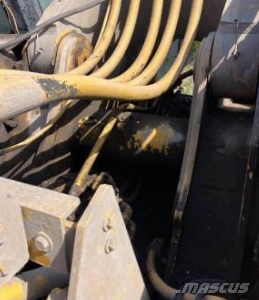 CAT 390FL 履带挖掘机