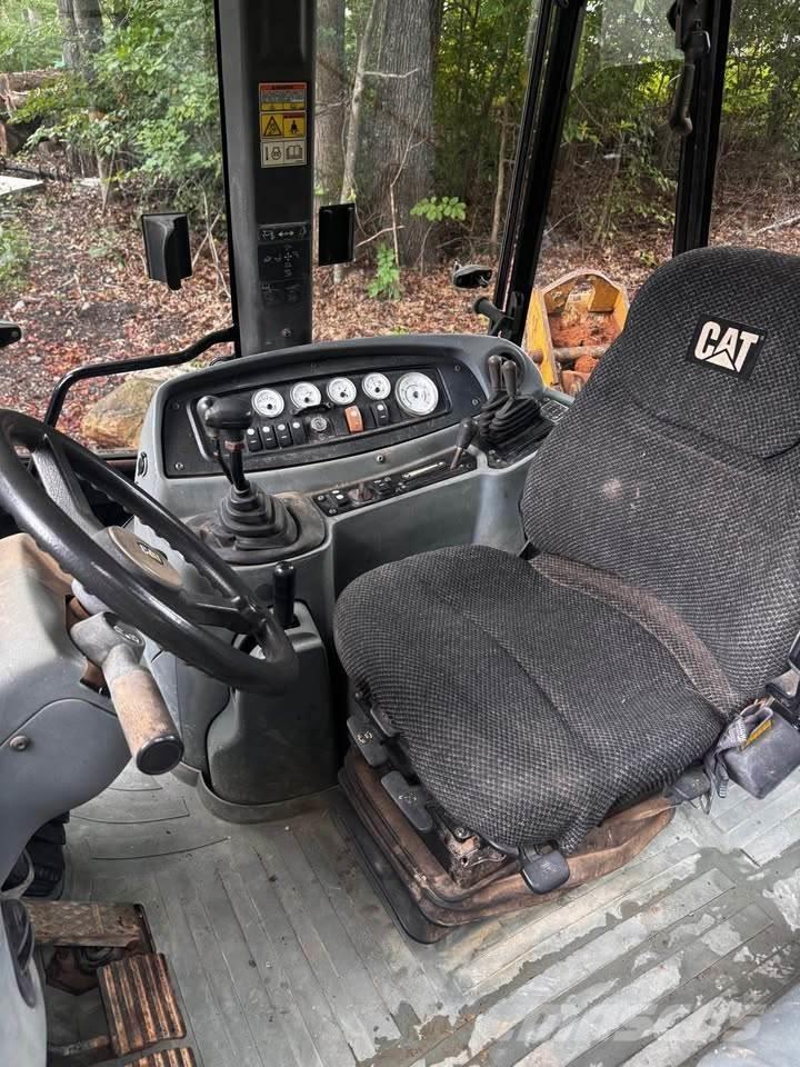 CAT 430D 反铲装载机