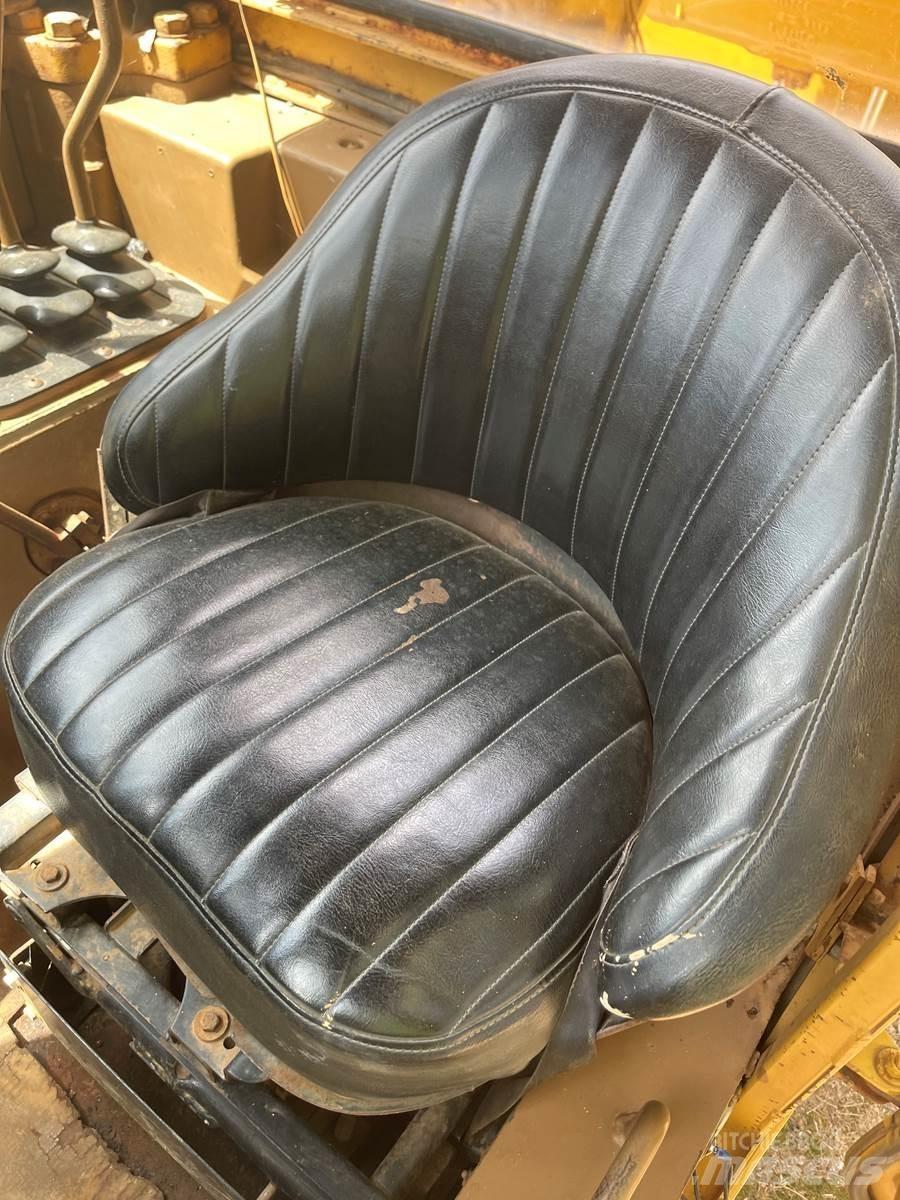 CAT 621E 铲运机