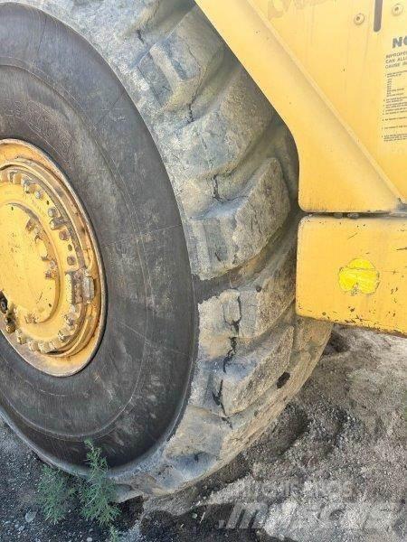 CAT 621G 铲运机