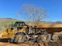 CAT 735 大型面包车