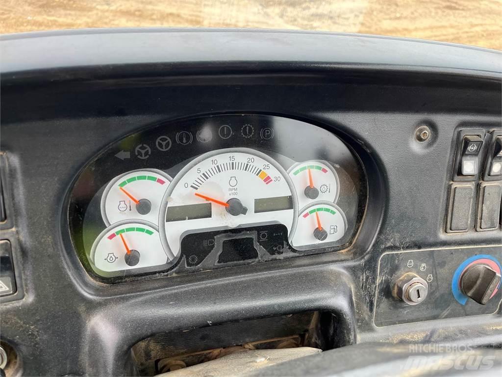 CAT 735 铰接式自卸车