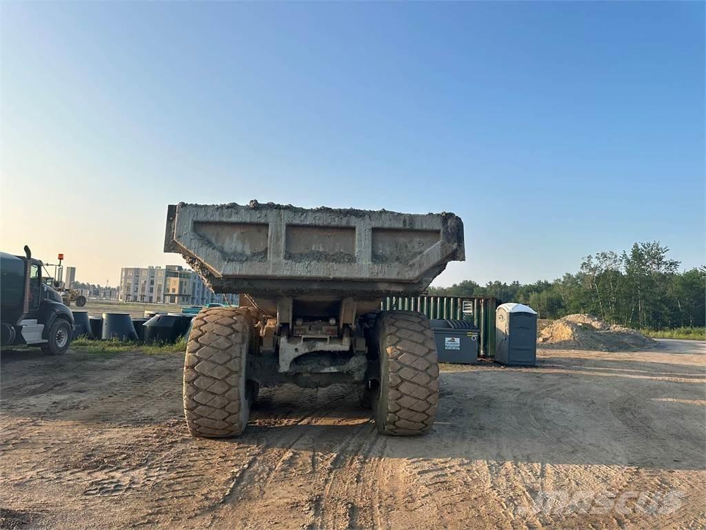 CAT 740 铰接式自卸车