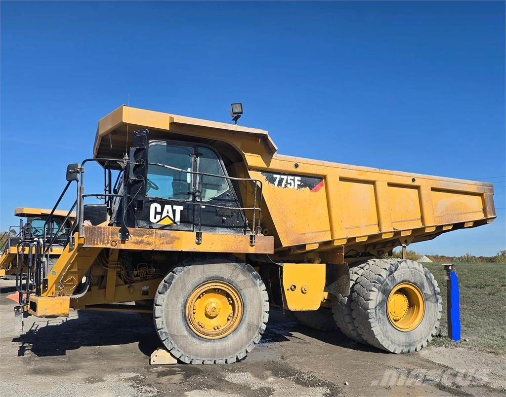 CAT 775F 铰接式自卸车