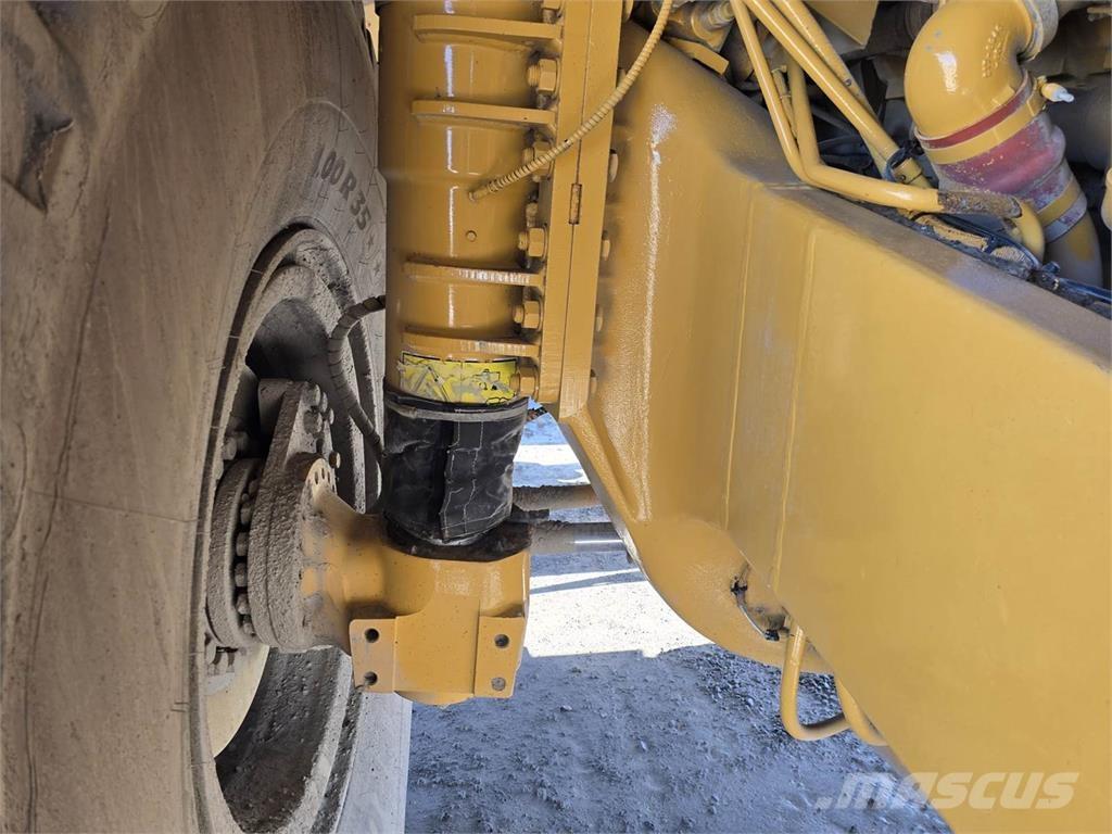 CAT 775F 铰接式自卸车