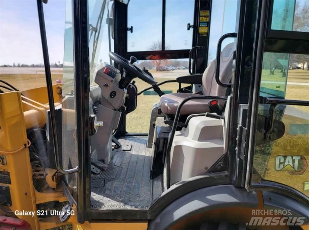 CAT 903D 轮式装载机
