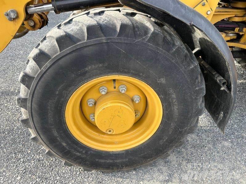 CAT 906M 轮式装载机