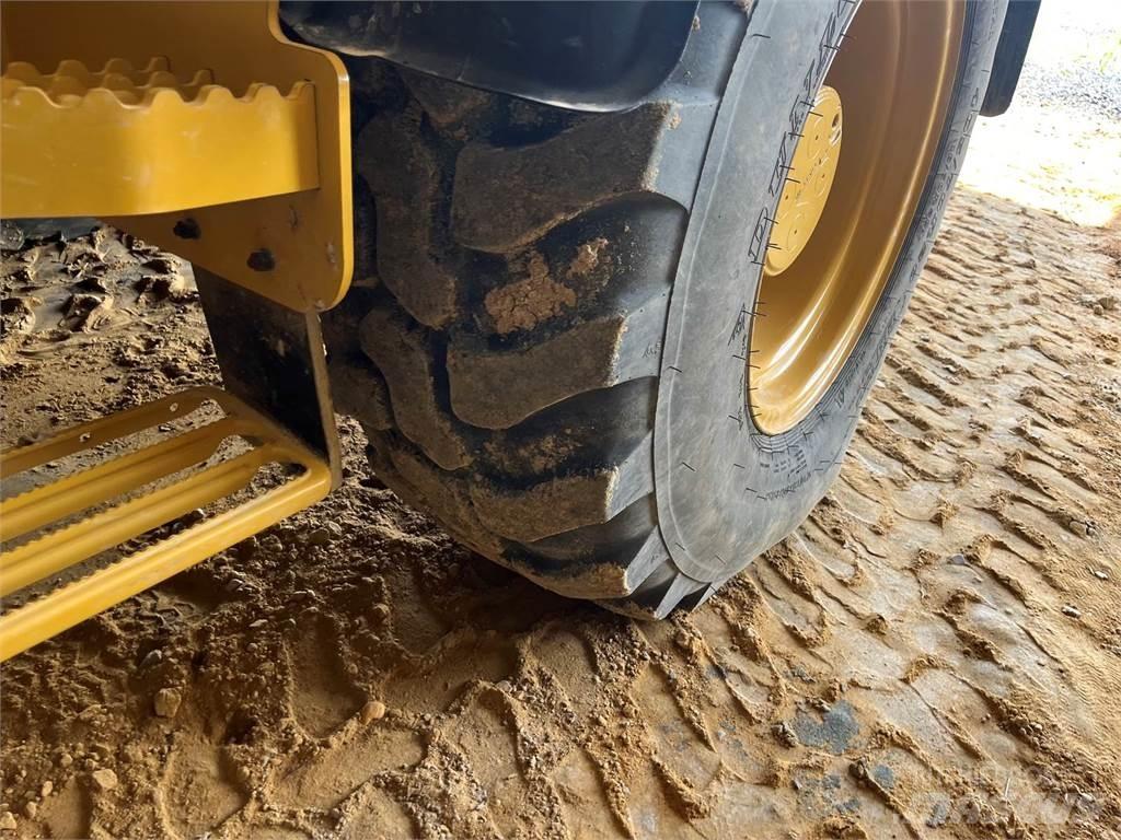 CAT 908M 轮式装载机