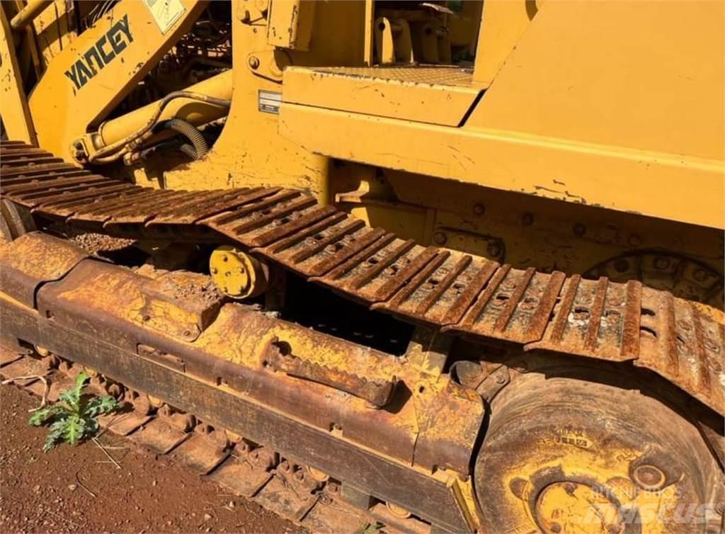 CAT 933C 履带式推土机