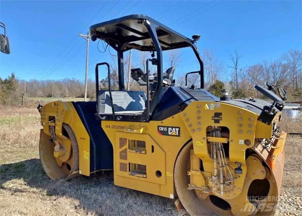 CAT CB15 单轮压路机