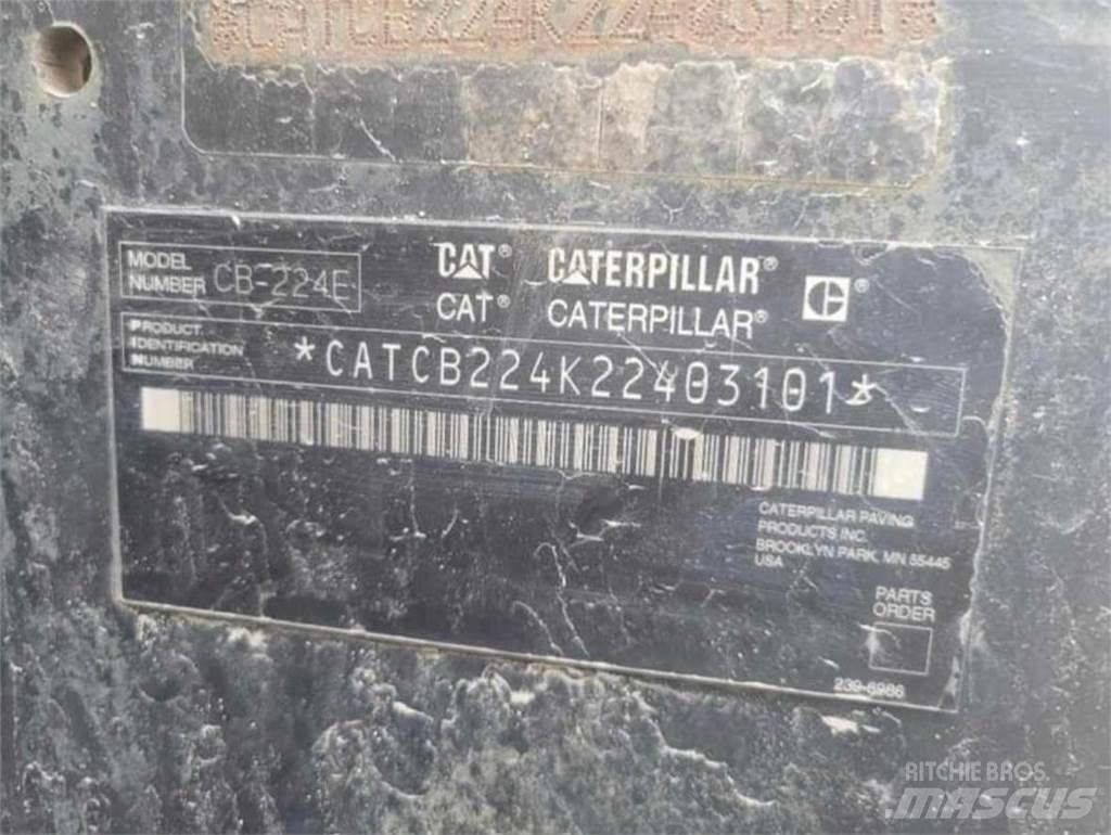 CAT CB24 单轮压路机