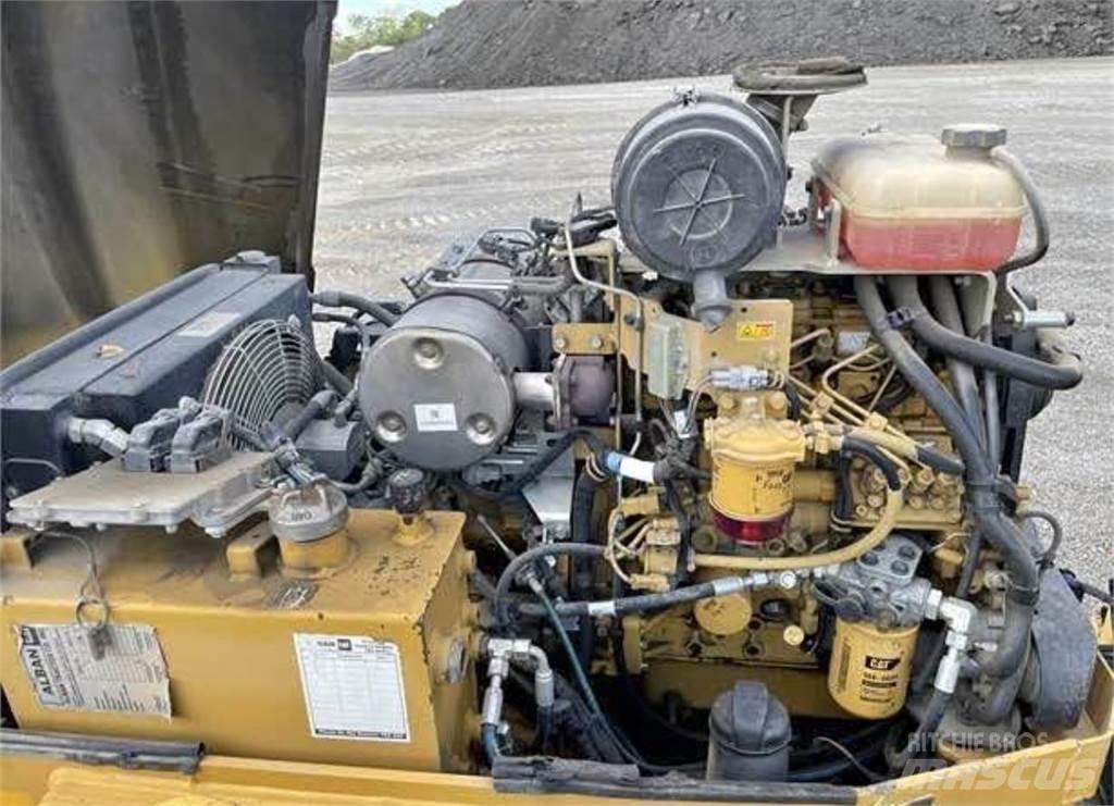 CAT CB34B 单轮压路机