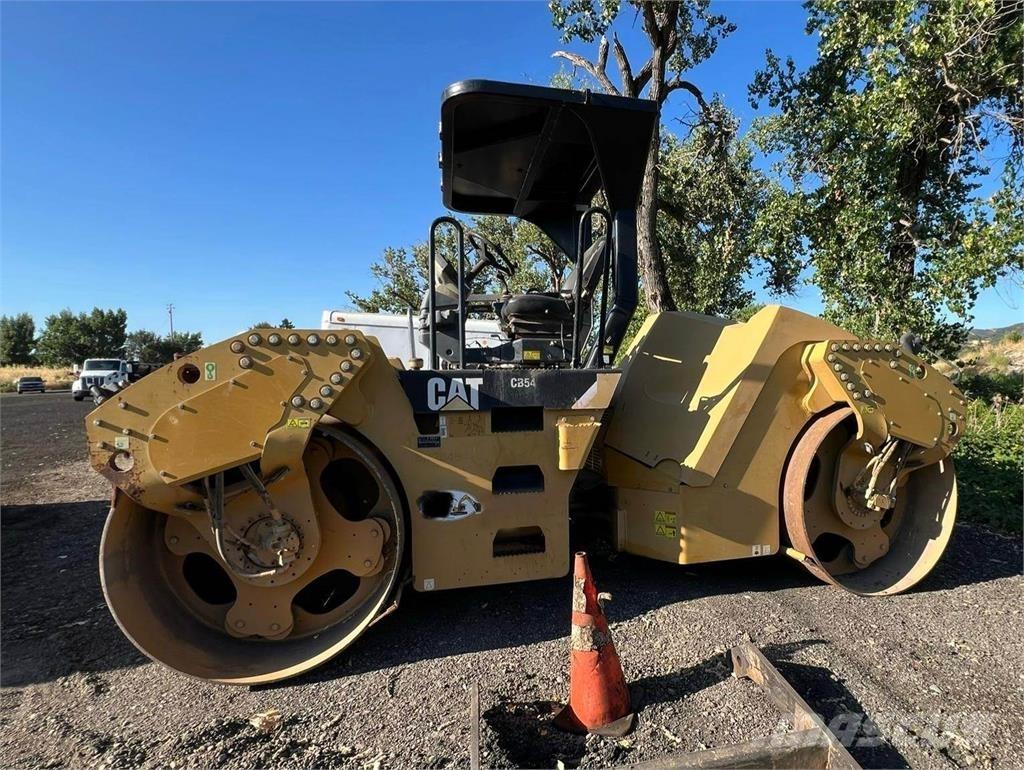 CAT CB54 单轮压路机