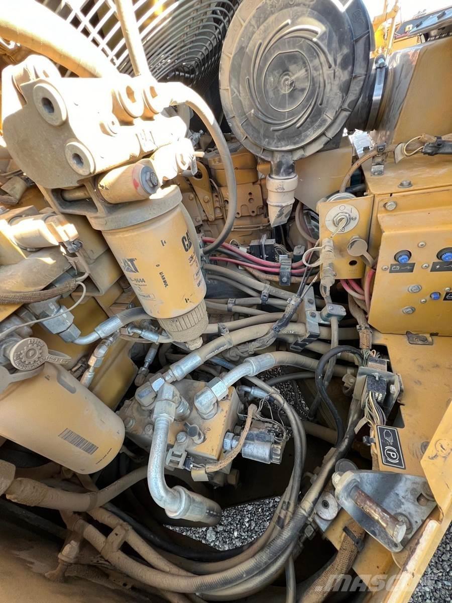CAT CB54 单轮压路机