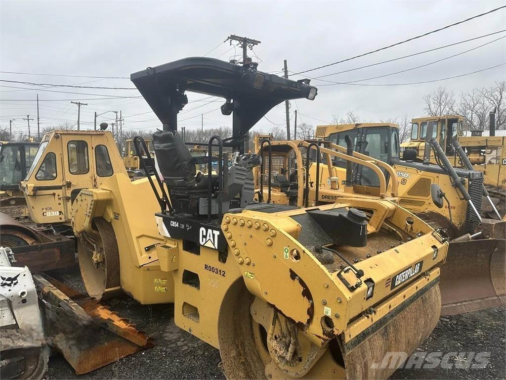 CAT CB54 单轮压路机