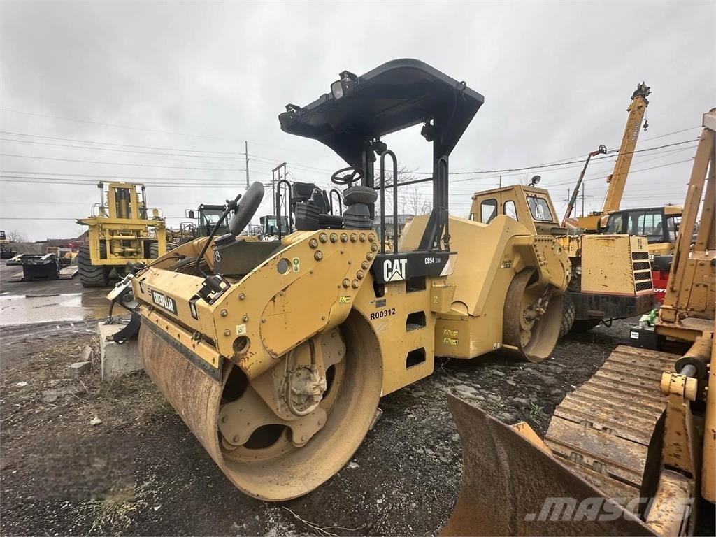 CAT CB54 单轮压路机