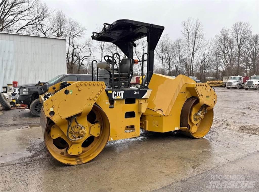 CAT CB64 单轮压路机