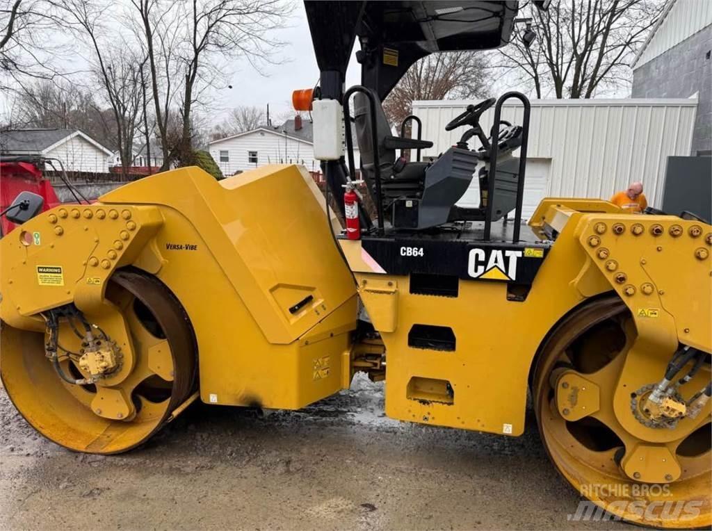 CAT CB64 单轮压路机