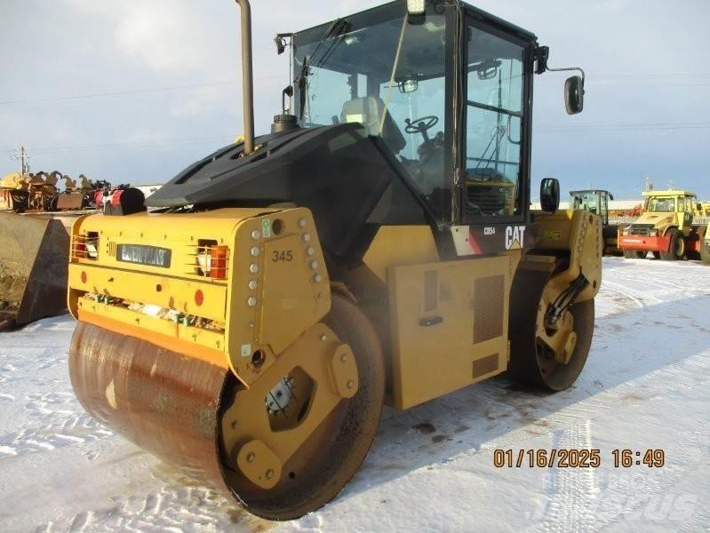 CAT CD54 胶轮压路机