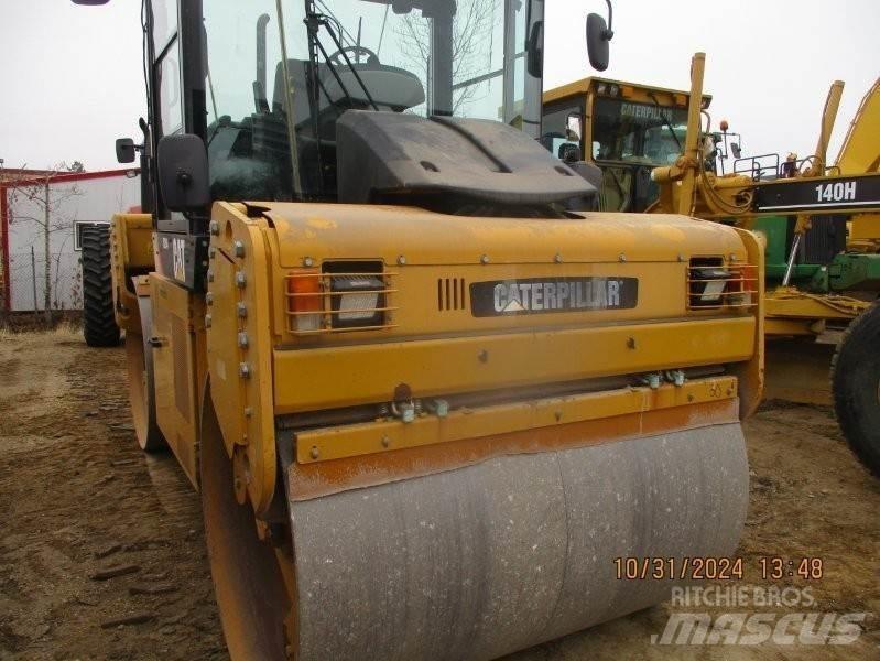 CAT CD54 胶轮压路机