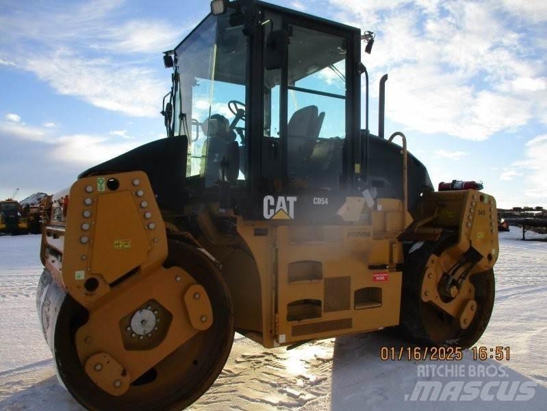 CAT CD54 胶轮压路机