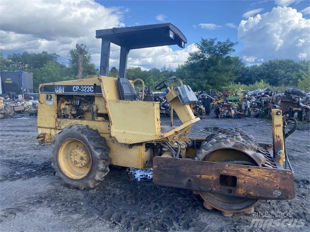 CAT CP323C 土壤压实机