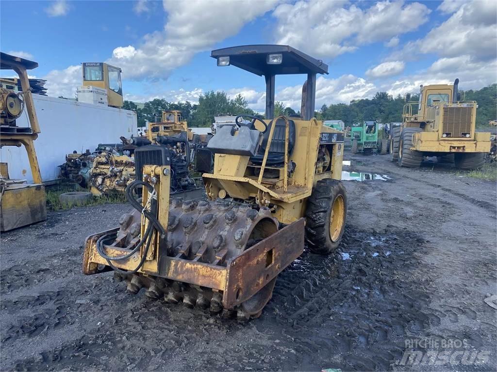 CAT CP323C 土壤压实机