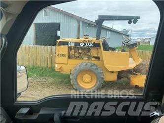 CAT CP323C 土壤压实机