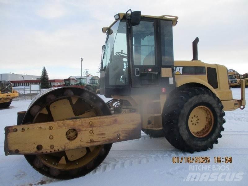 CAT CP563D 拖式振动压路机
