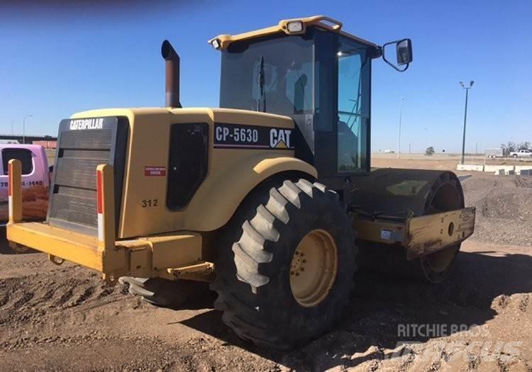 CAT CP563D 拖式振动压路机