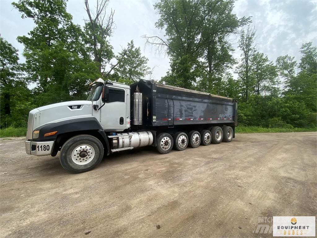 CAT CT660 自卸式货车