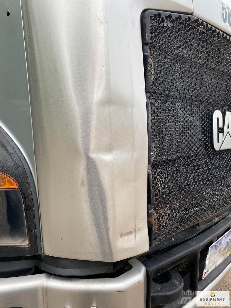 CAT CT660 自卸式货车