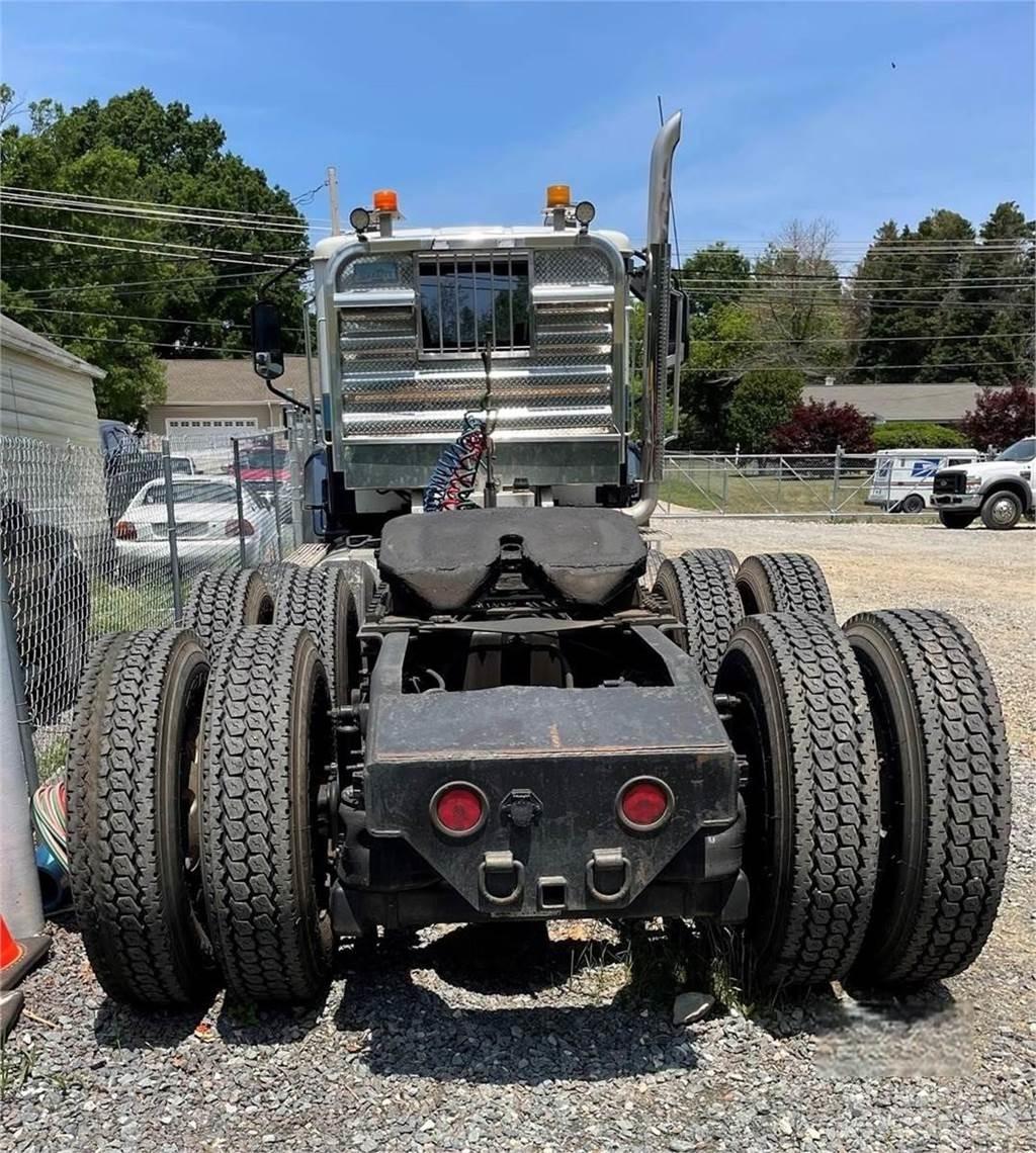 CAT CT660S 牵引车