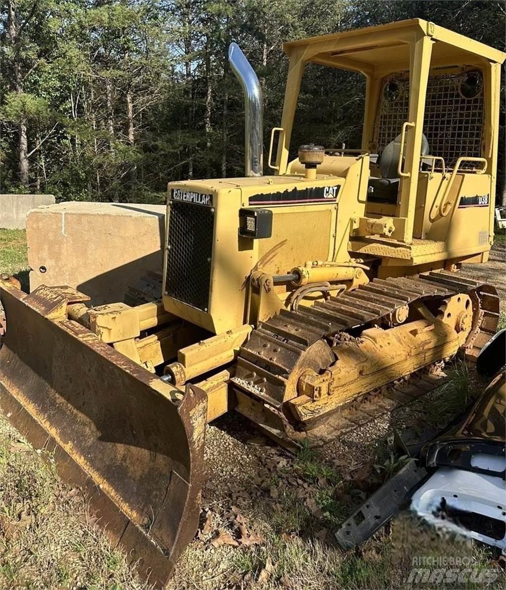 CAT D3B 履带式推土机