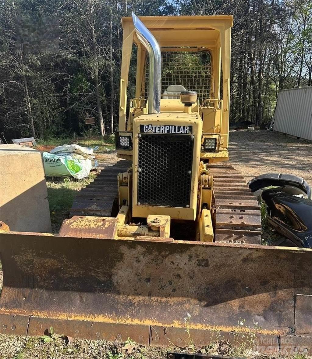 CAT D3B 履带式推土机