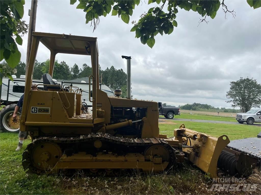 CAT D3B 履带式推土机