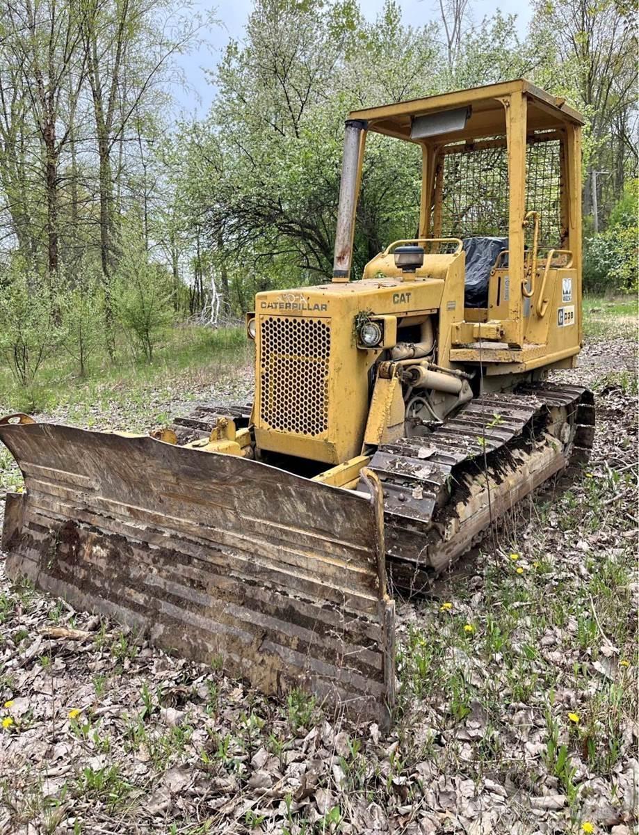 CAT D3B 履带式推土机