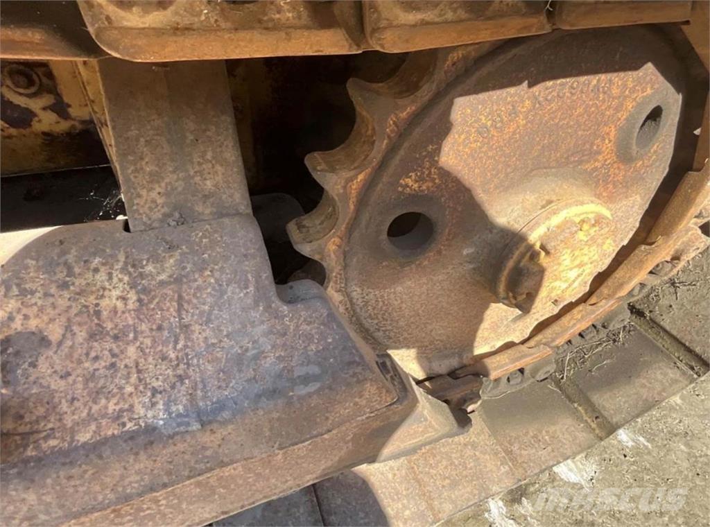 CAT D3B Z 履带式推土机