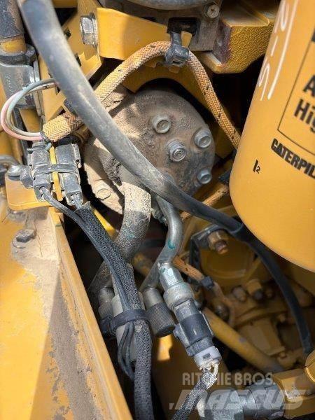 CAT D8T 履带式推土机