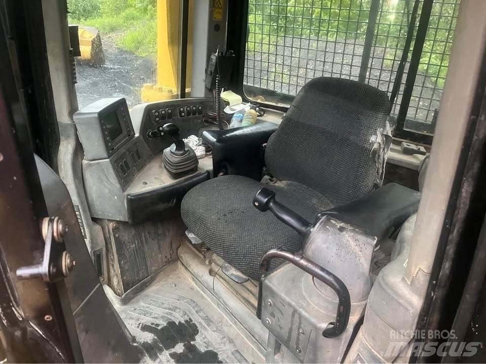 CAT D8T 履带式推土机
