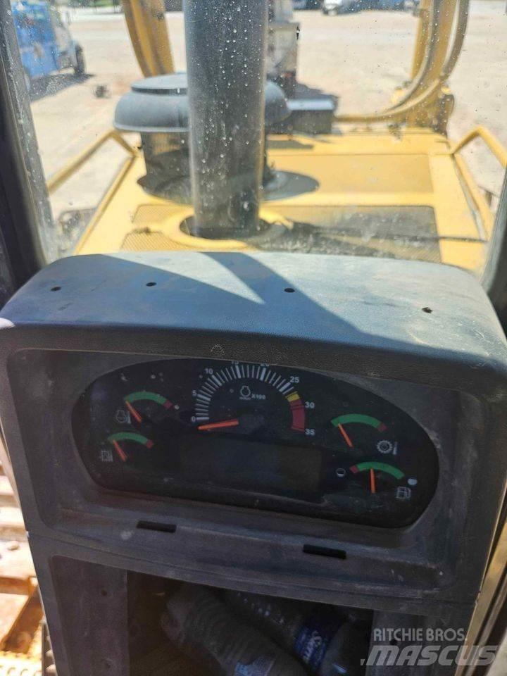 CAT D8T 履带式推土机